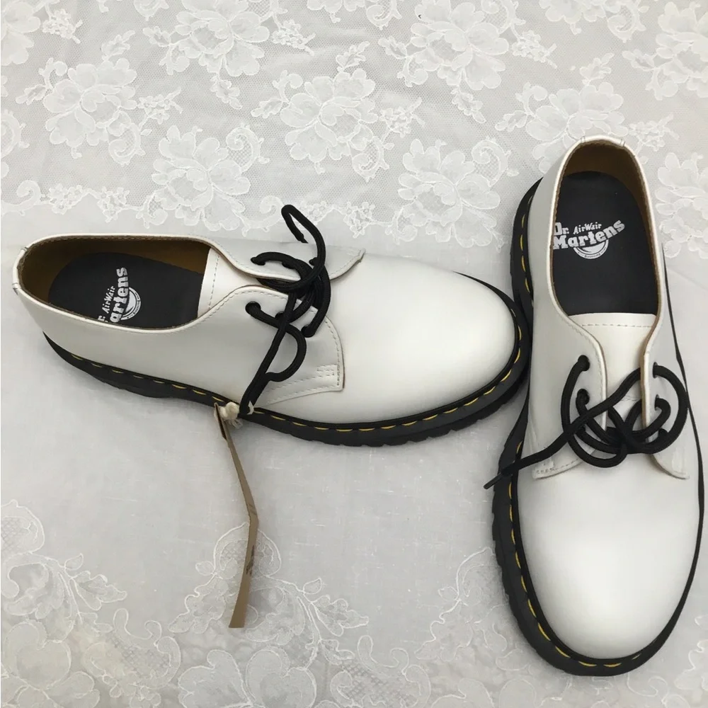 Dr. Martens Tan Leather Interior - Picture 8 of 10